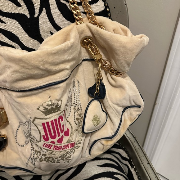 Stunning bling ivory velour juicy couture bag with huge bling bow keychain - Picture 4 of 14